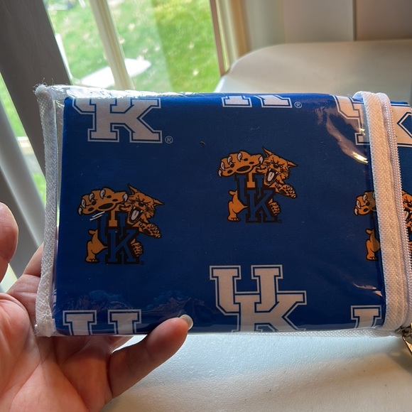 NCAA standard size pillowcase NIP College- University of Kentucky - Picture 5 of 5